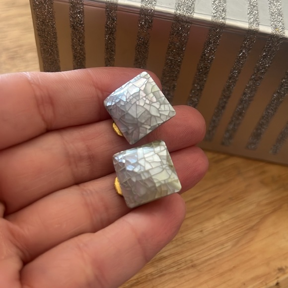 ABALONE CRACKLED PUFFED EARRINGS - Picture 6 of 6